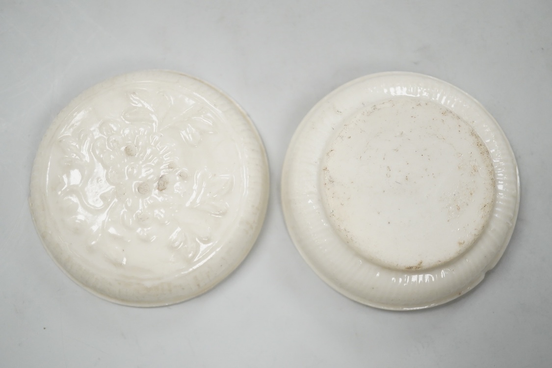 A Chinese Ming Dehua blanc de chine cosmetics box cover, 7.5cm wide